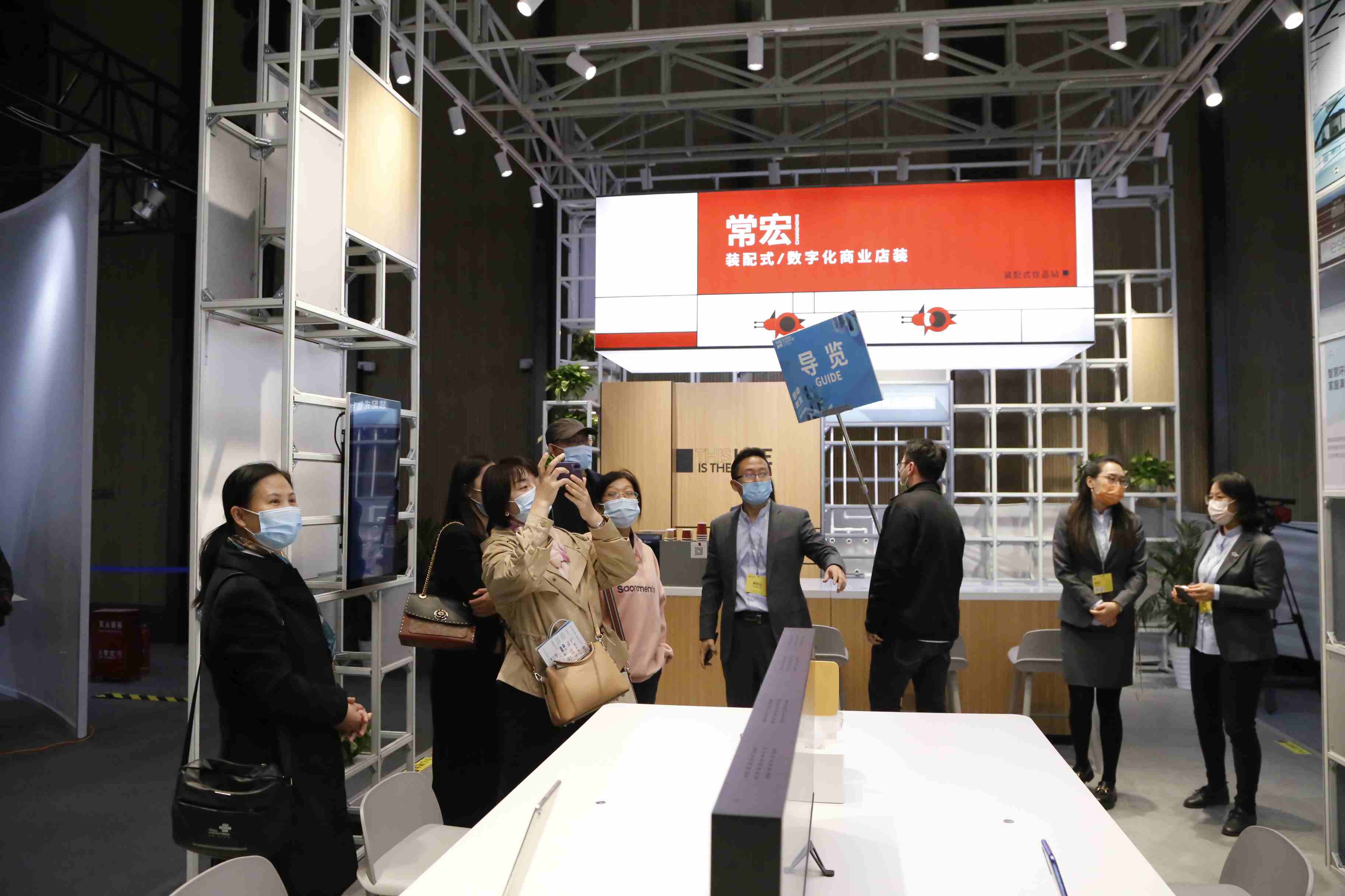 常宏聚焦“低碳、裝配式、數(shù)字化店裝”展出商業(yè)店裝系統(tǒng)集成