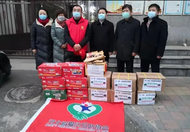 常宏向石家莊市新華區(qū)捐助愛心物資